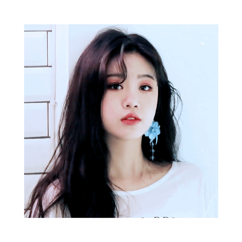 Behind-the-scenes cut of Soojin