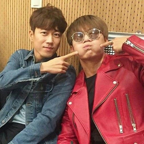 Recent activity shot of SECHSKIES