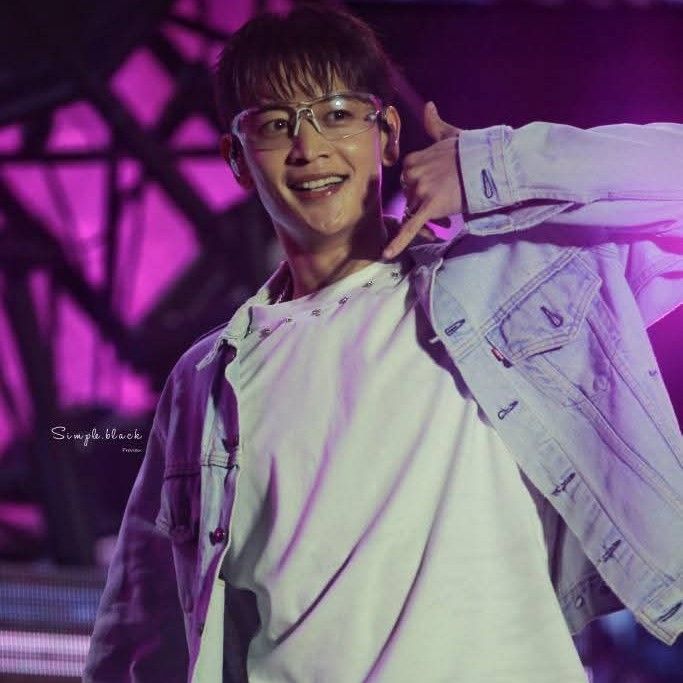 Behind-the-scenes cut of Minho (SHINee)