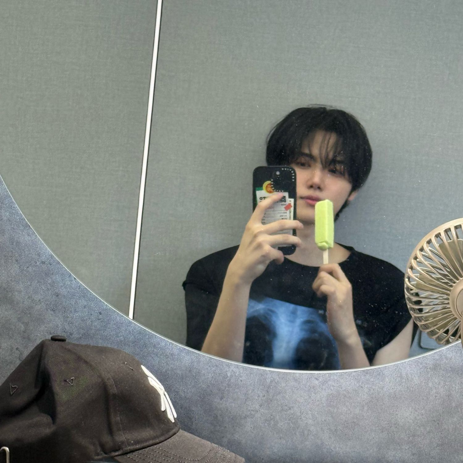 A moment captured by Minhee (CRAVITY)'s fan
