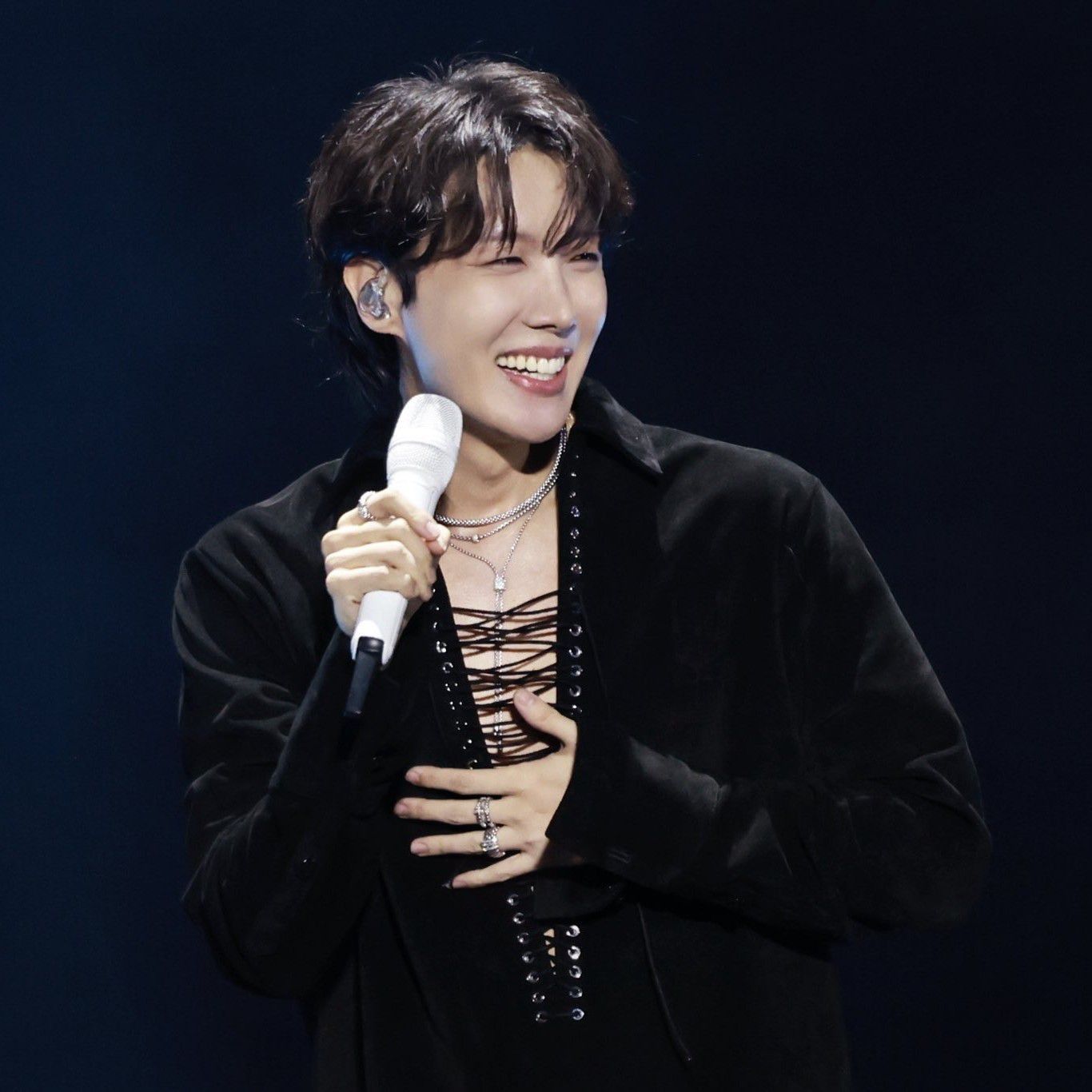 Must-see popular post of 제이홉 (방탄소년단), your favorite