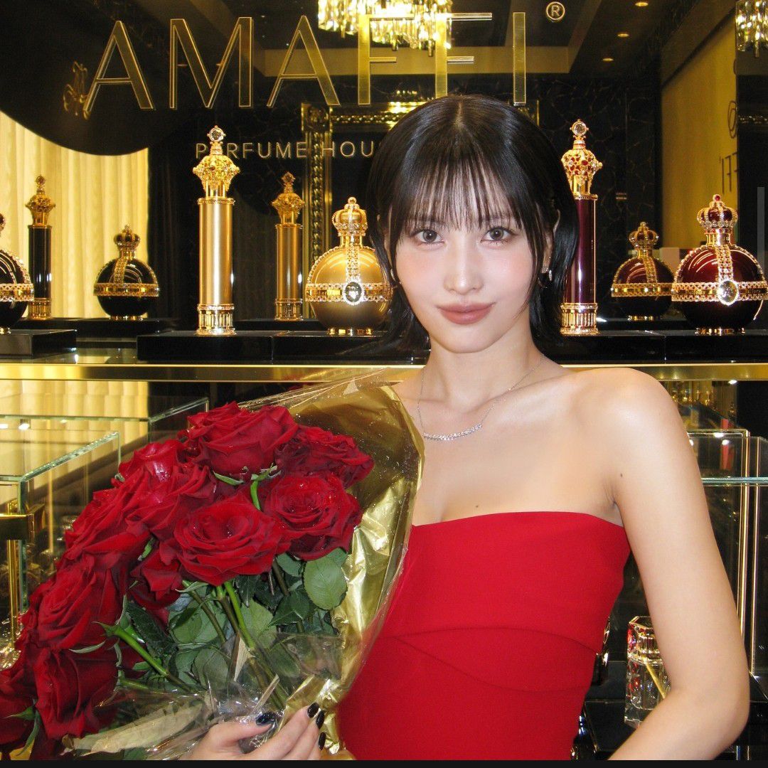 Foto aktivitas terbaru Momo (TWICE)