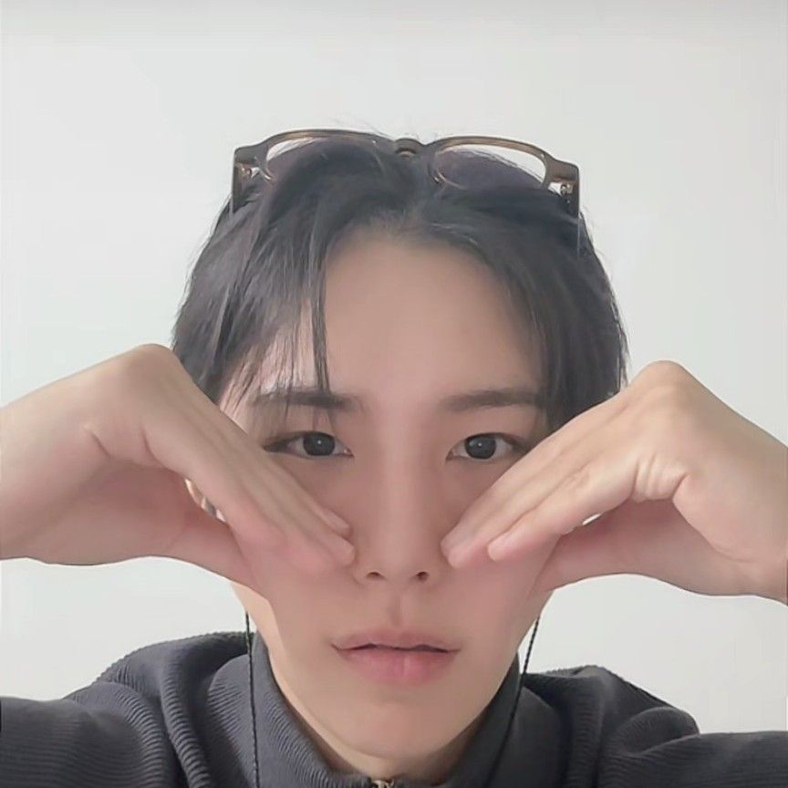 Behind-the-scenes cut of Wow (A.C.E)