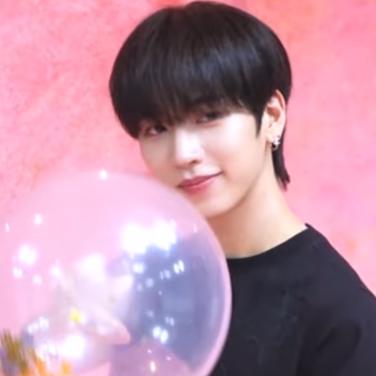 한준 (n.SSign)의 비하인드 컷