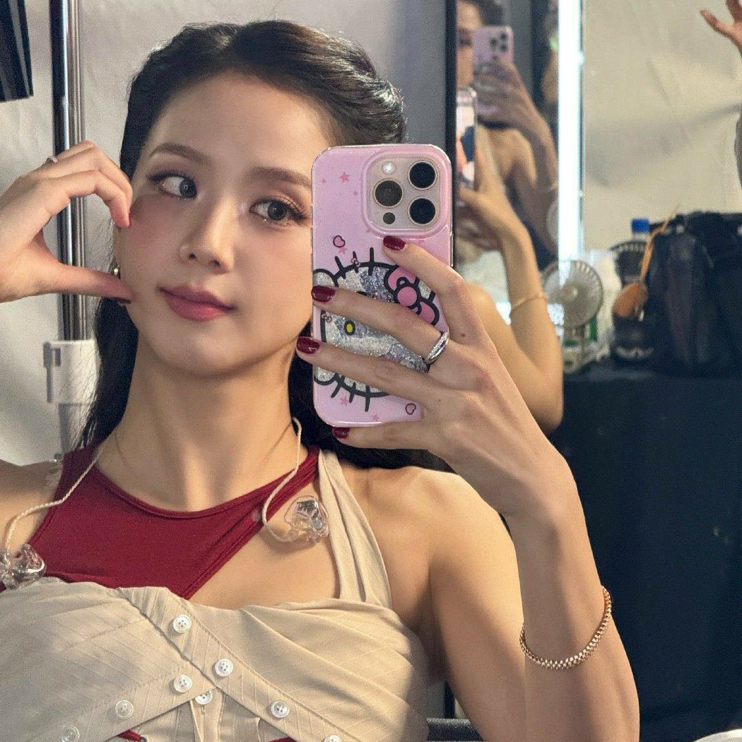 A moment captured by Jisoo (BLACKPINK)'s fan