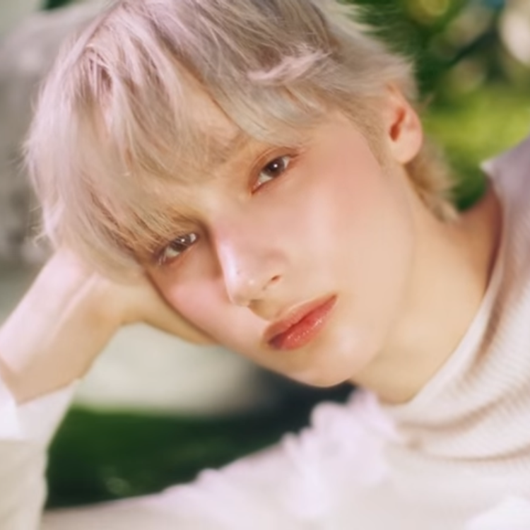 Latest photo of HueningKai (TOMORROW X TOGETHER)