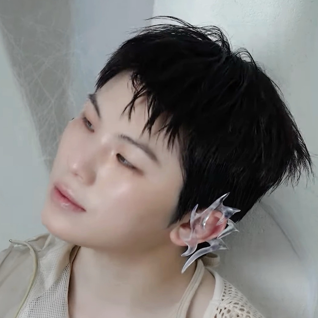 Behind-the-scenes cut of Woozi (SEVENTEEN)