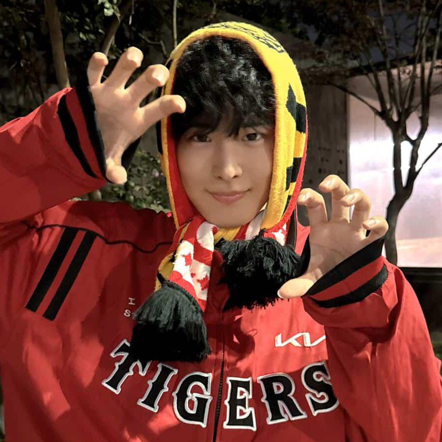 Latest photo of Choi Byungchan