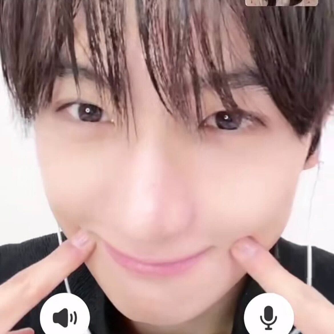 A moment captured by Hyunjae (THE BOYZ)'s fan