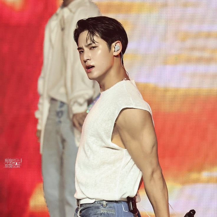 Latest photo of Mingyu (SEVENTEEN)