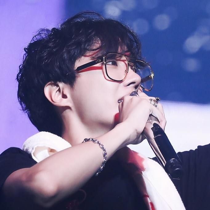 J-hope (防弹少年团)的最新活动照片