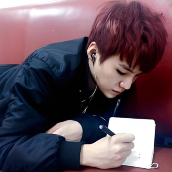 Foto terbaru SUGA (BTS)