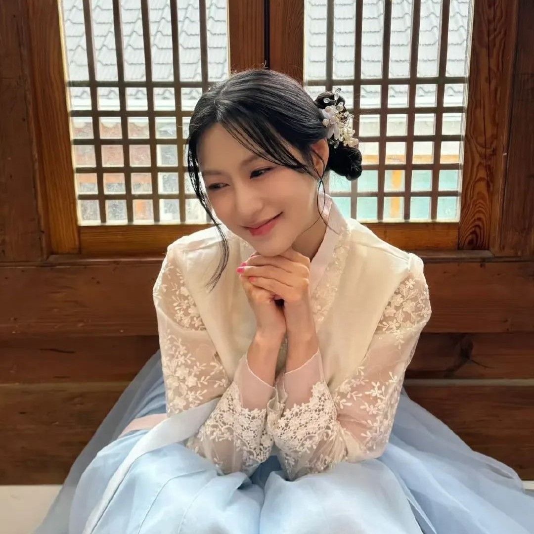 A moment captured by Oh Hayoung (Apink)'s fan