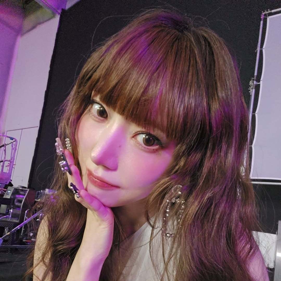 Behind-the-scenes cut of Sakura (LE SSERAFIM)