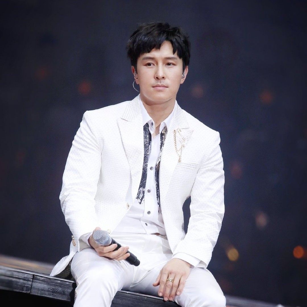 A moment captured by Kim Dongwan (SHINHWA)'s fan