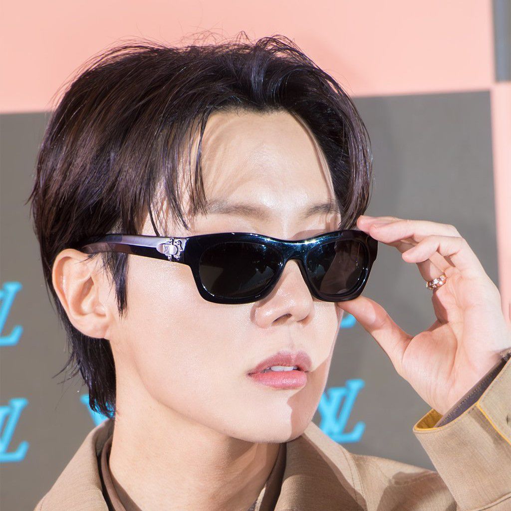 제이홉 (방탄소년단)의 최신 사진