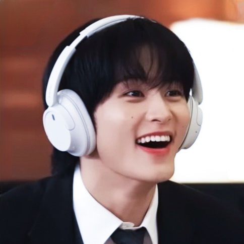 Behind-the-scenes cut of Mark (NCT 127, NCT DREAM)