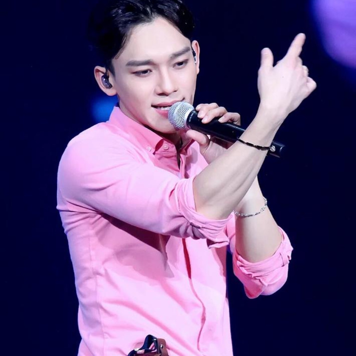 Behind-the-scenes cut of Chen (EXO)