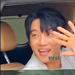 A moment captured by Hwang Chiyeol's fan