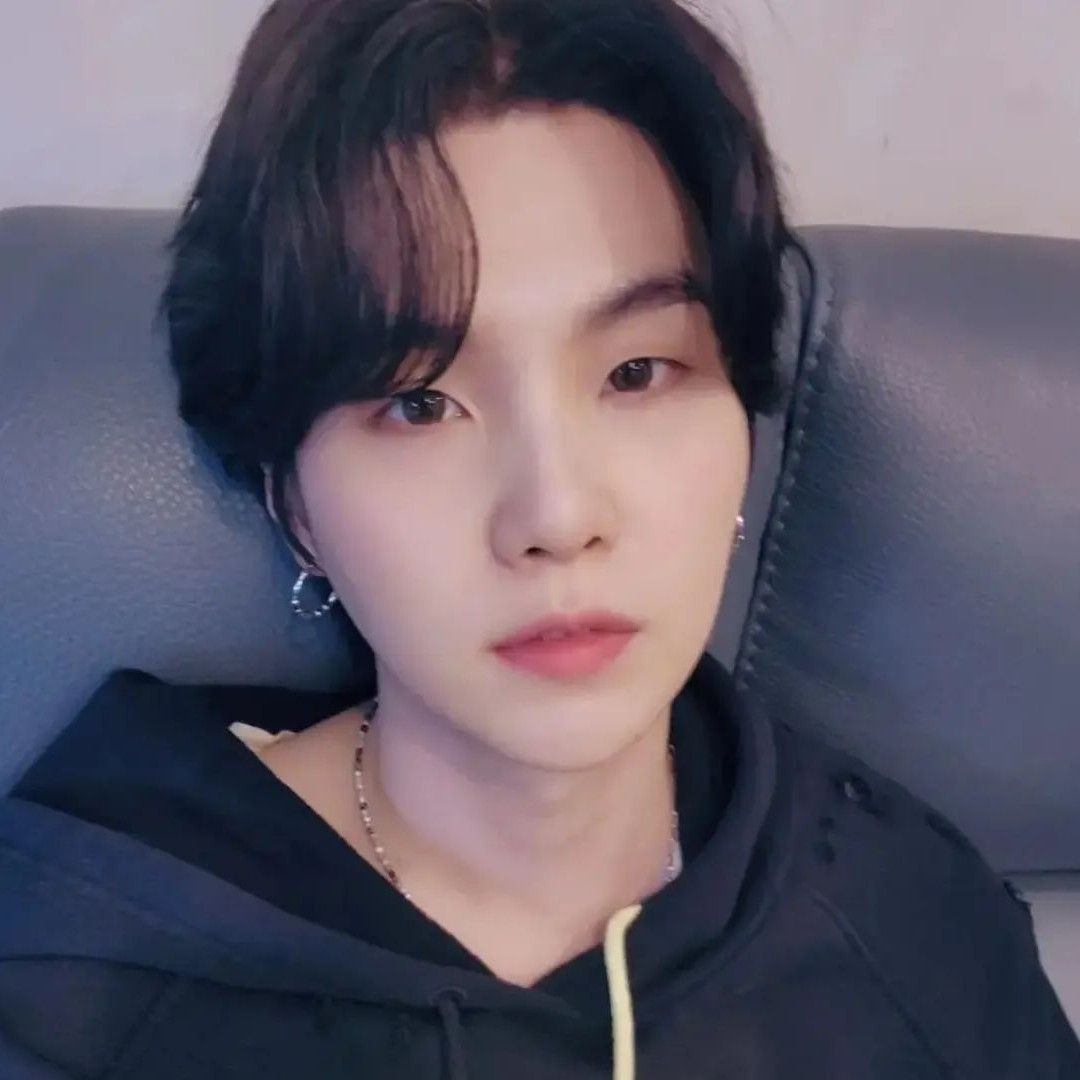 Latest photo of SUGA (BTS)