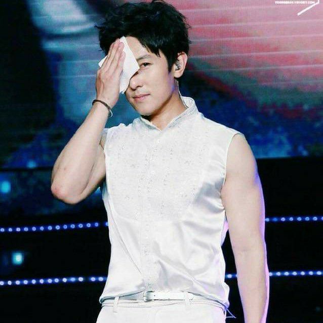 A moment captured by Kim Dongwan (SHINHWA)'s fan