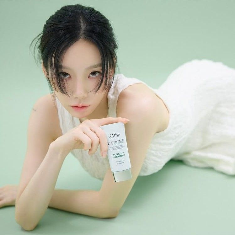 Latest photo of Taeyeon (Girls' Generation)