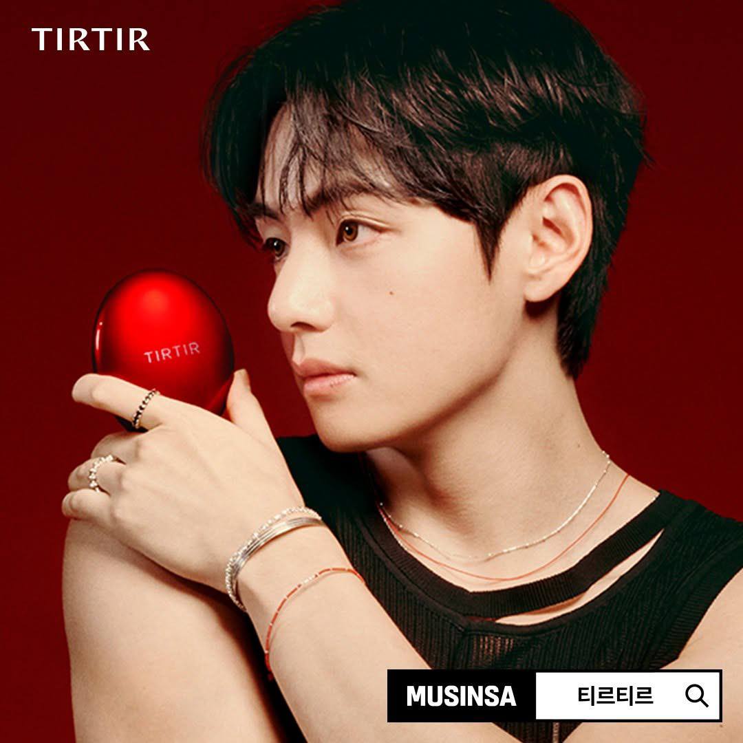 뷔 (방탄소년단)의 최신 사진