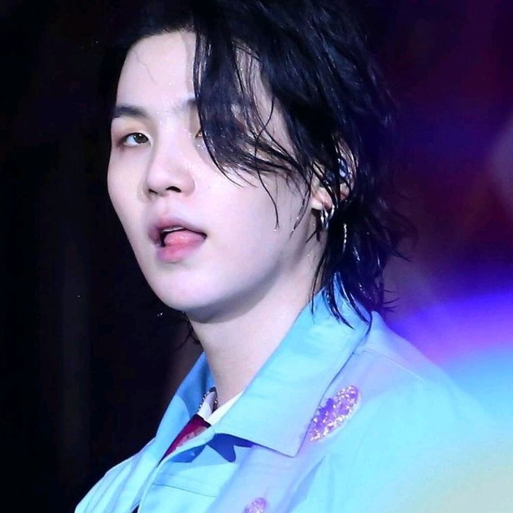 Foto aktivitas terbaru SUGA (BTS)