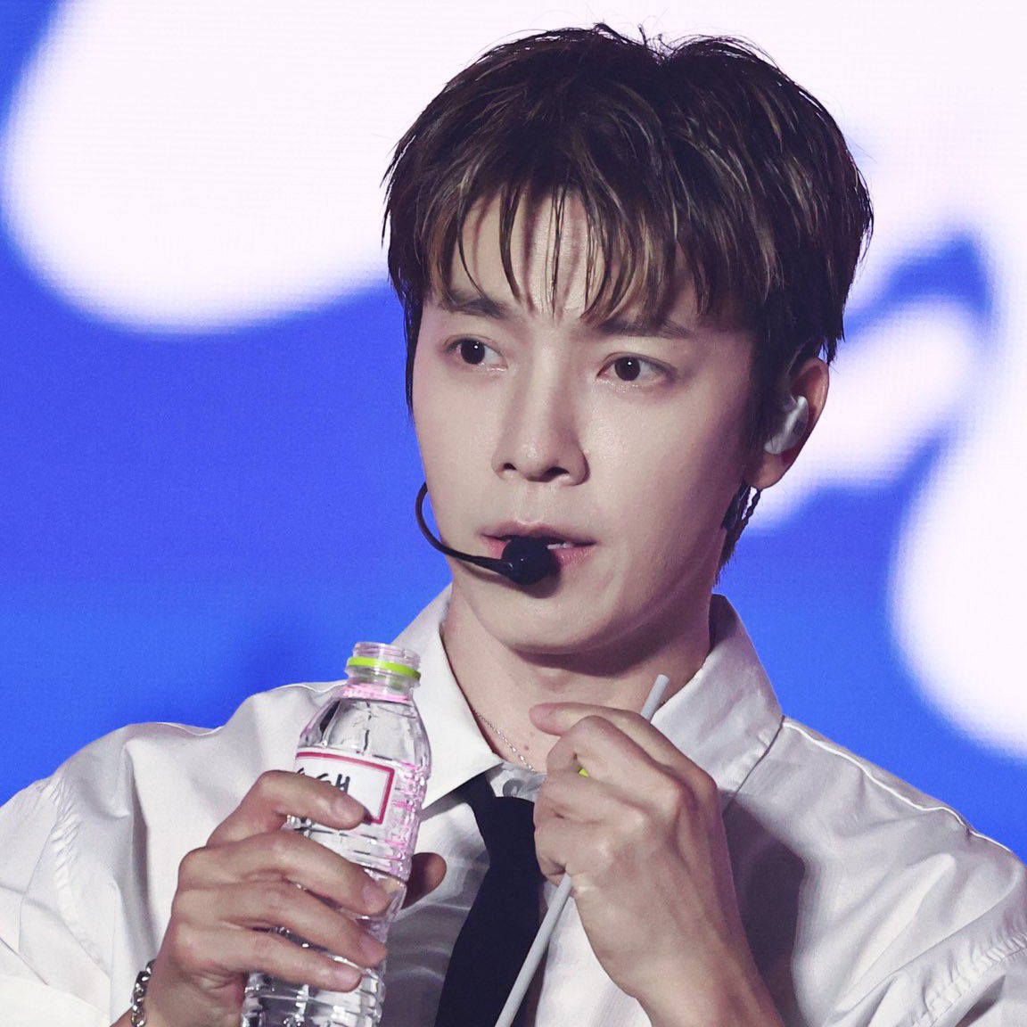 Behind-the-scenes cut of Donghae (Super Junior)