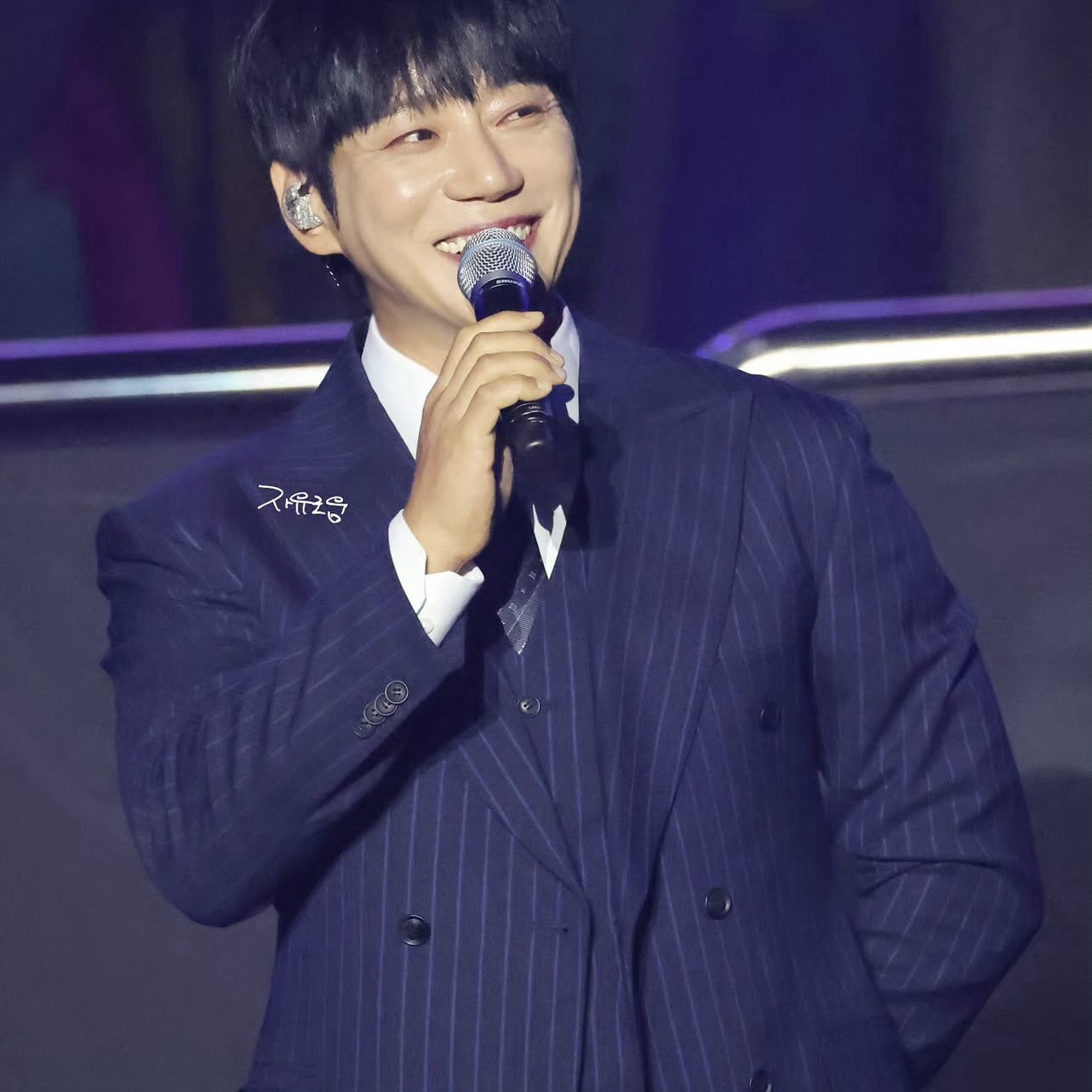 A moment captured by Hwang Chiyeol's fan