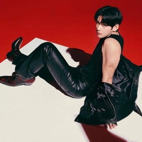 뷔 (방탄소년단)의 최신 사진