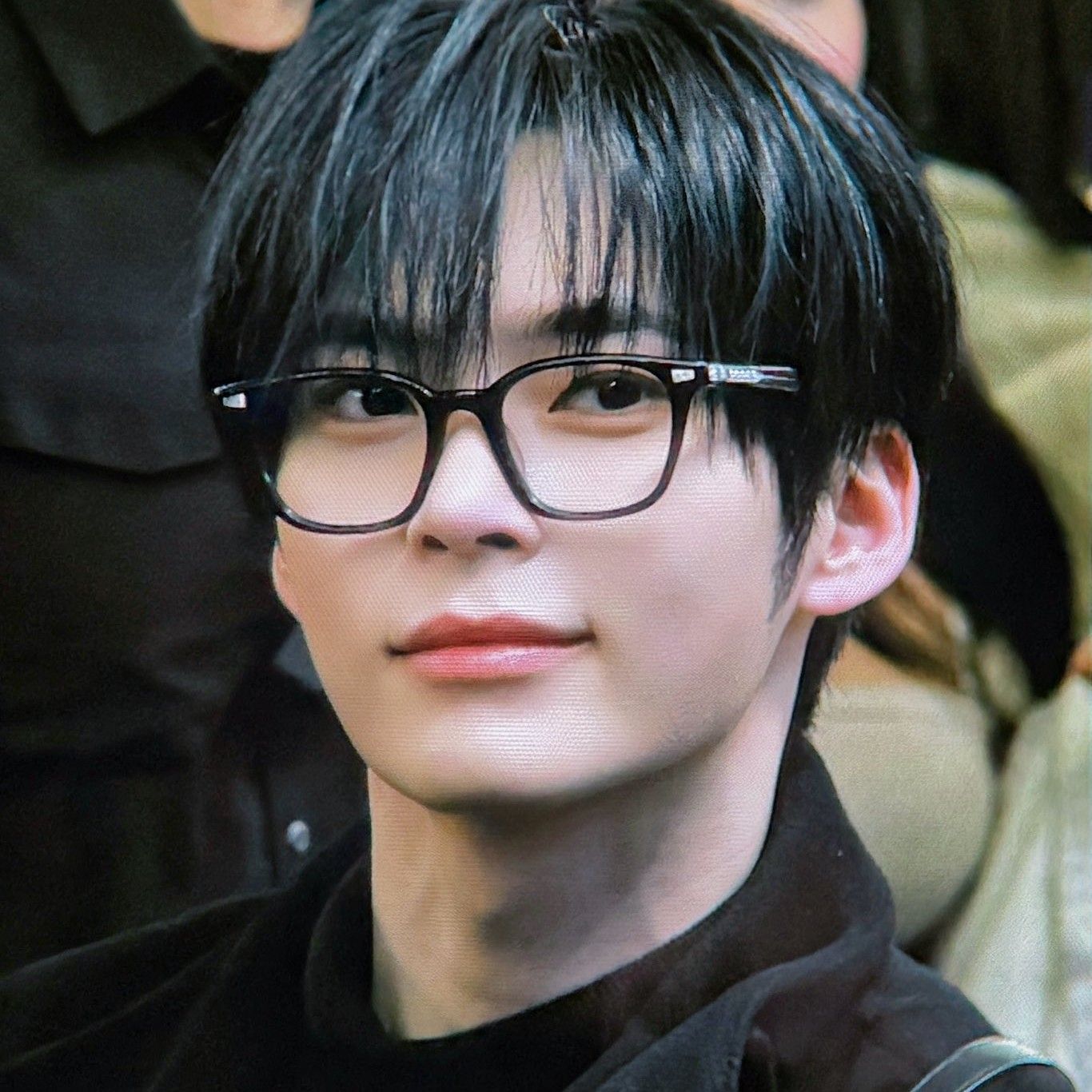 Latest photo of Sung Hanbin (ZEROBASEONE)