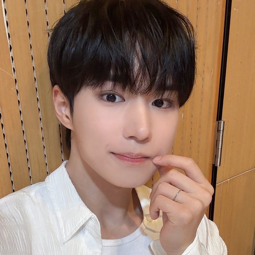 Behind-the-scenes cut of Kim Junseo (WEi)