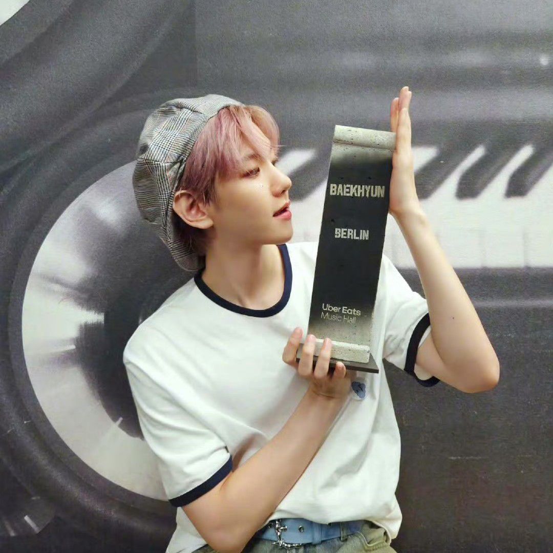 백현 (EXO)의 최신 사진