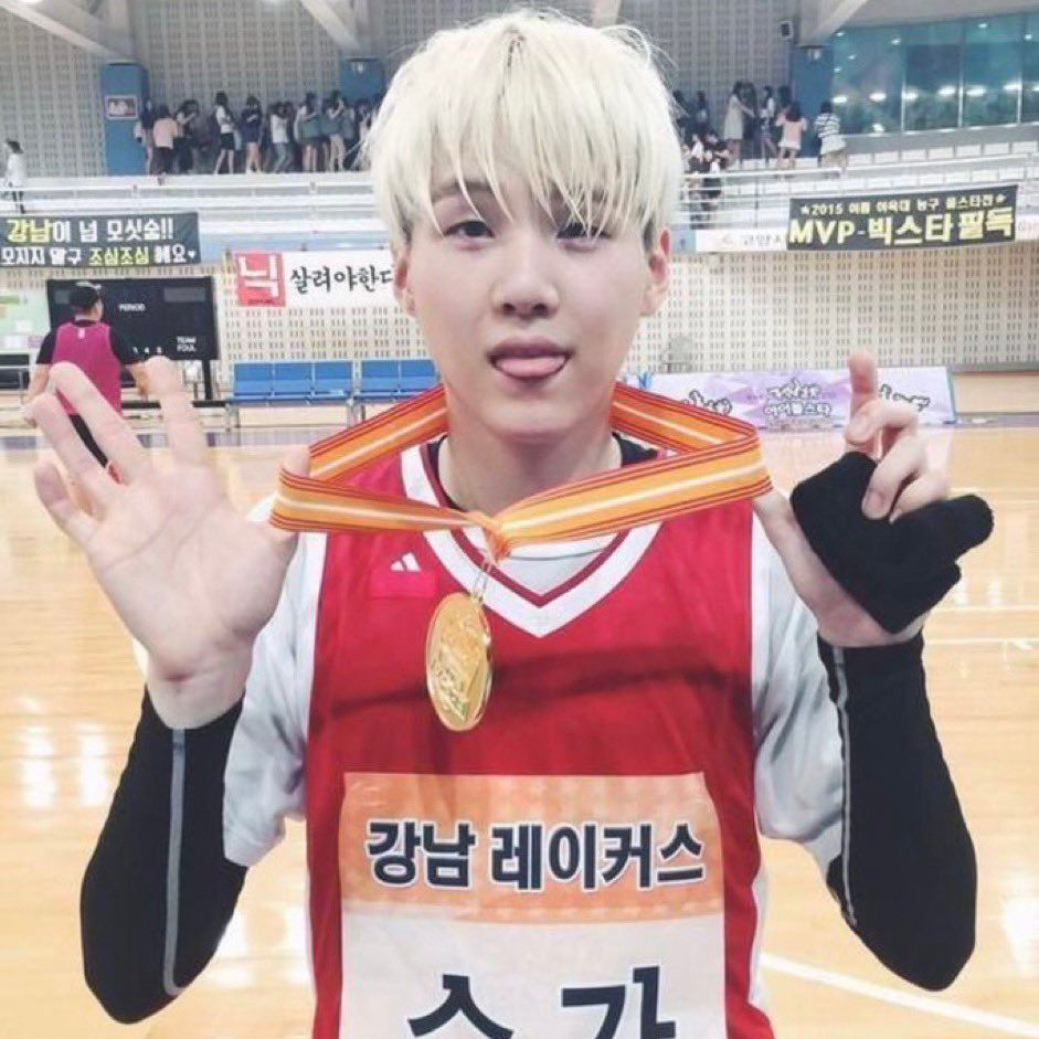 Foto aktivitas terbaru SUGA (BTS)