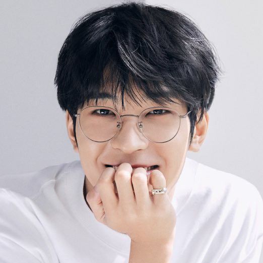 圓佑 (SEVENTEEN)的最新照片