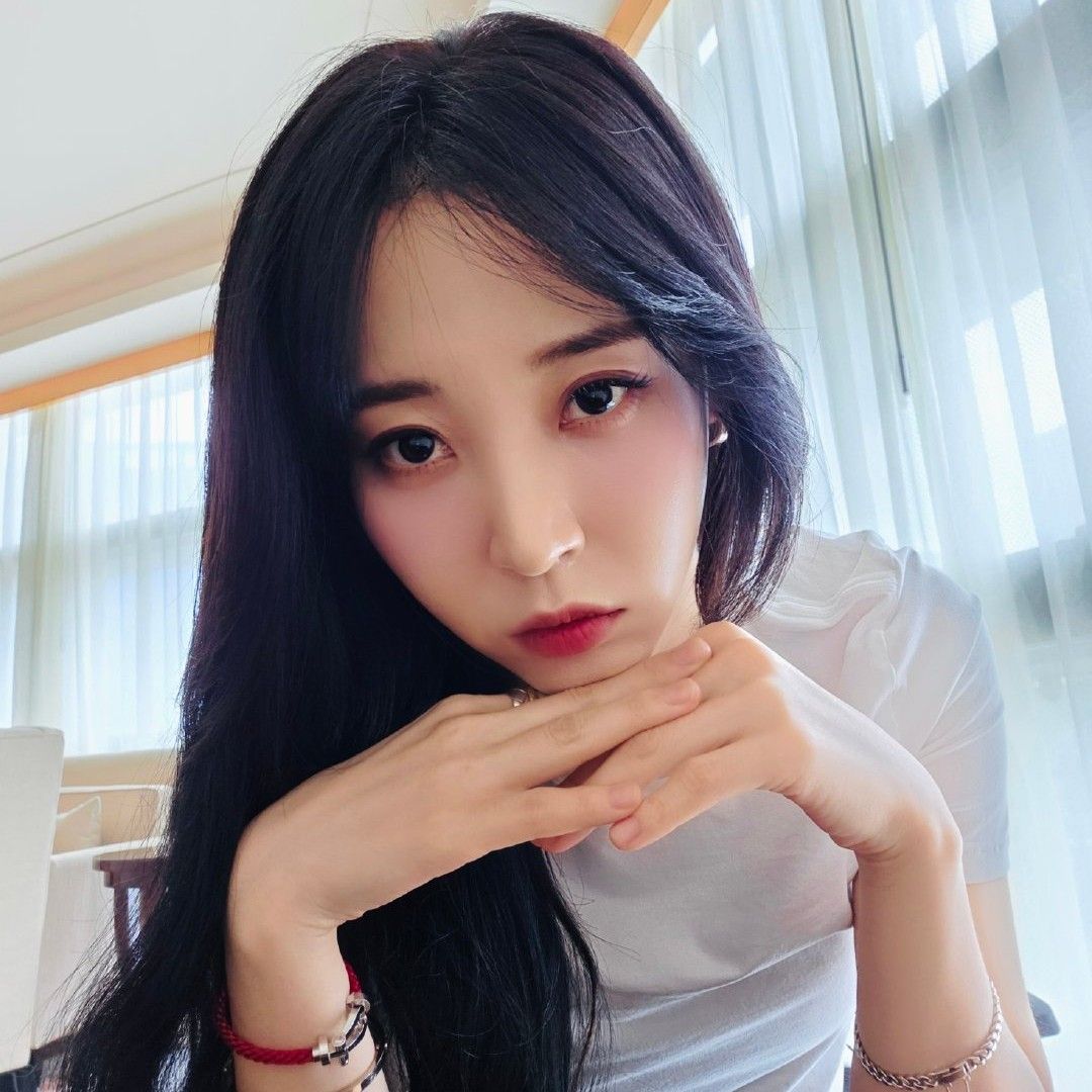 Recent activity shot of Moonbyul (MAMAMOO)