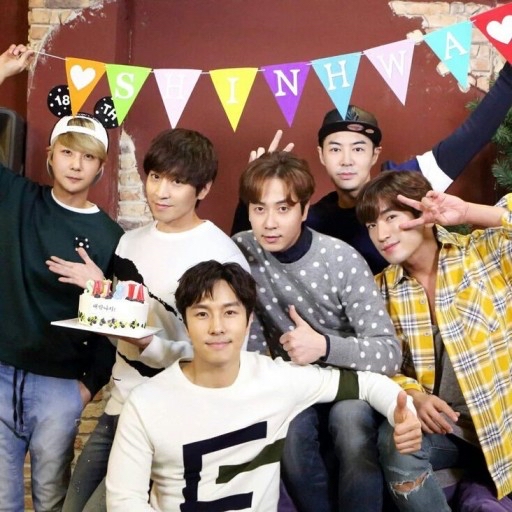 A moment captured by SHINHWA's fan