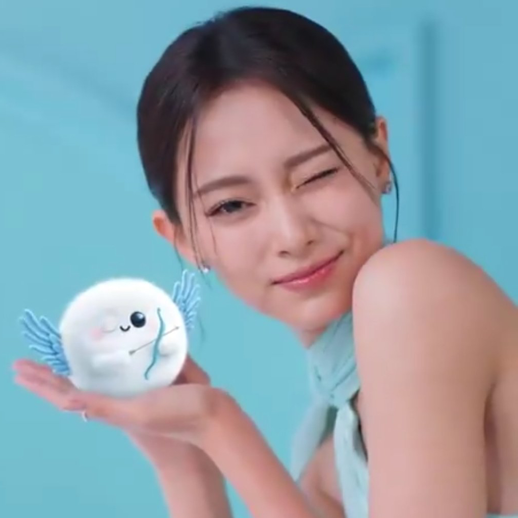 Foto aktivitas terbaru Tzuyu (TWICE)