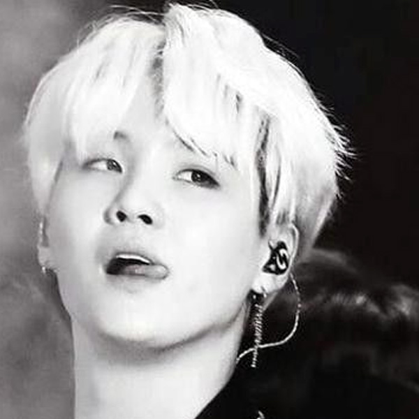 Foto aktivitas terbaru SUGA (BTS)