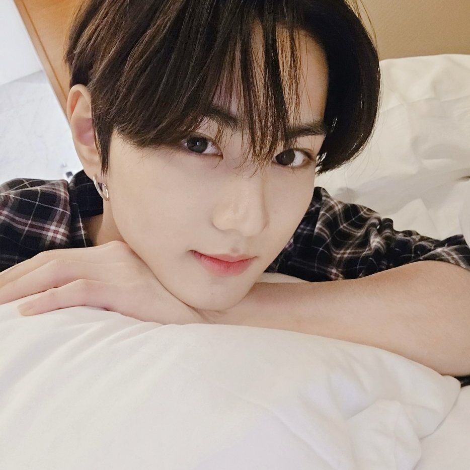 Behind-the-scenes cut of Jungwon (ENHYPEN)