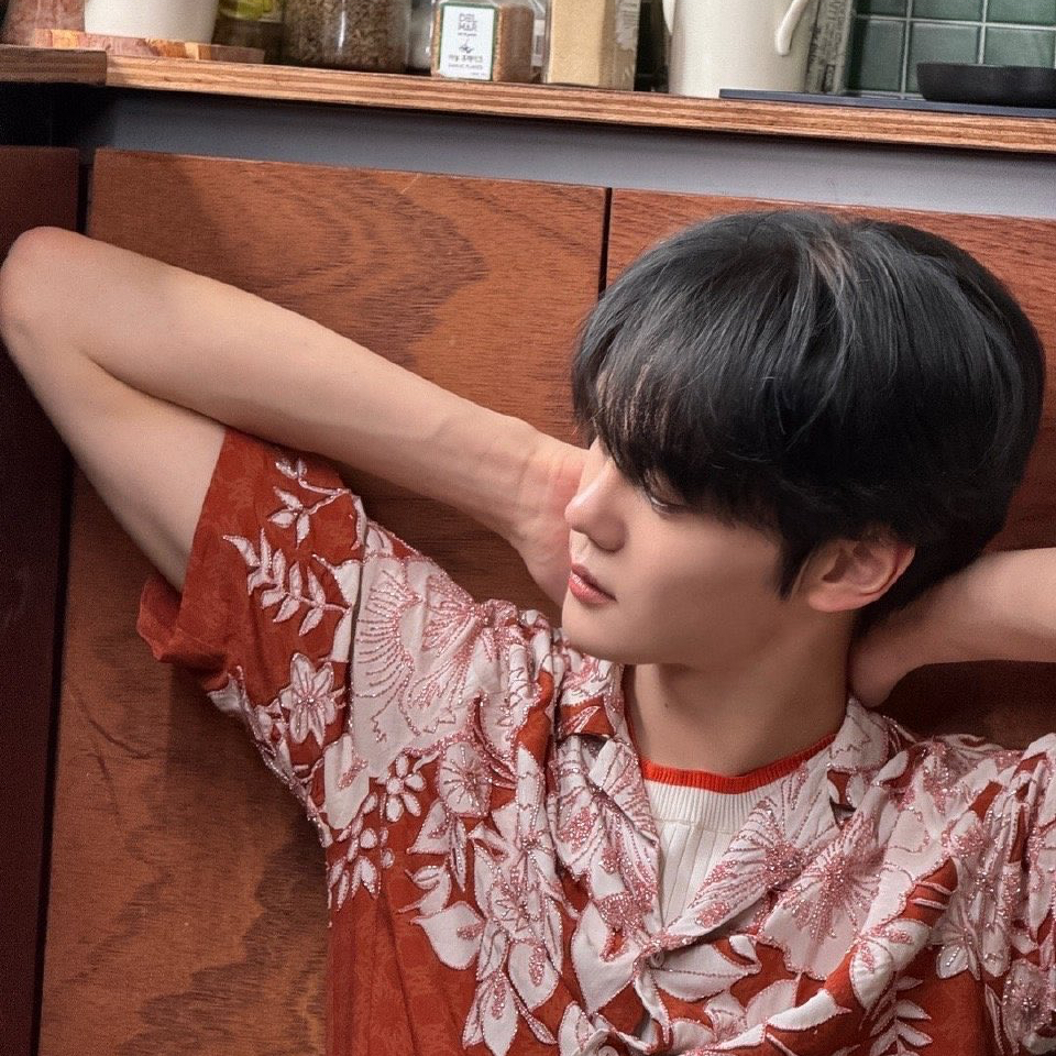 Latest photo of Kim Gyuvin (ZEROBASEONE)