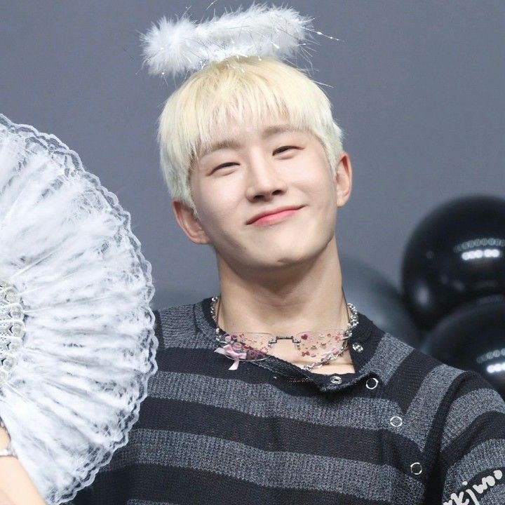 A moment captured by Jinjin (ASTRO)'s fan