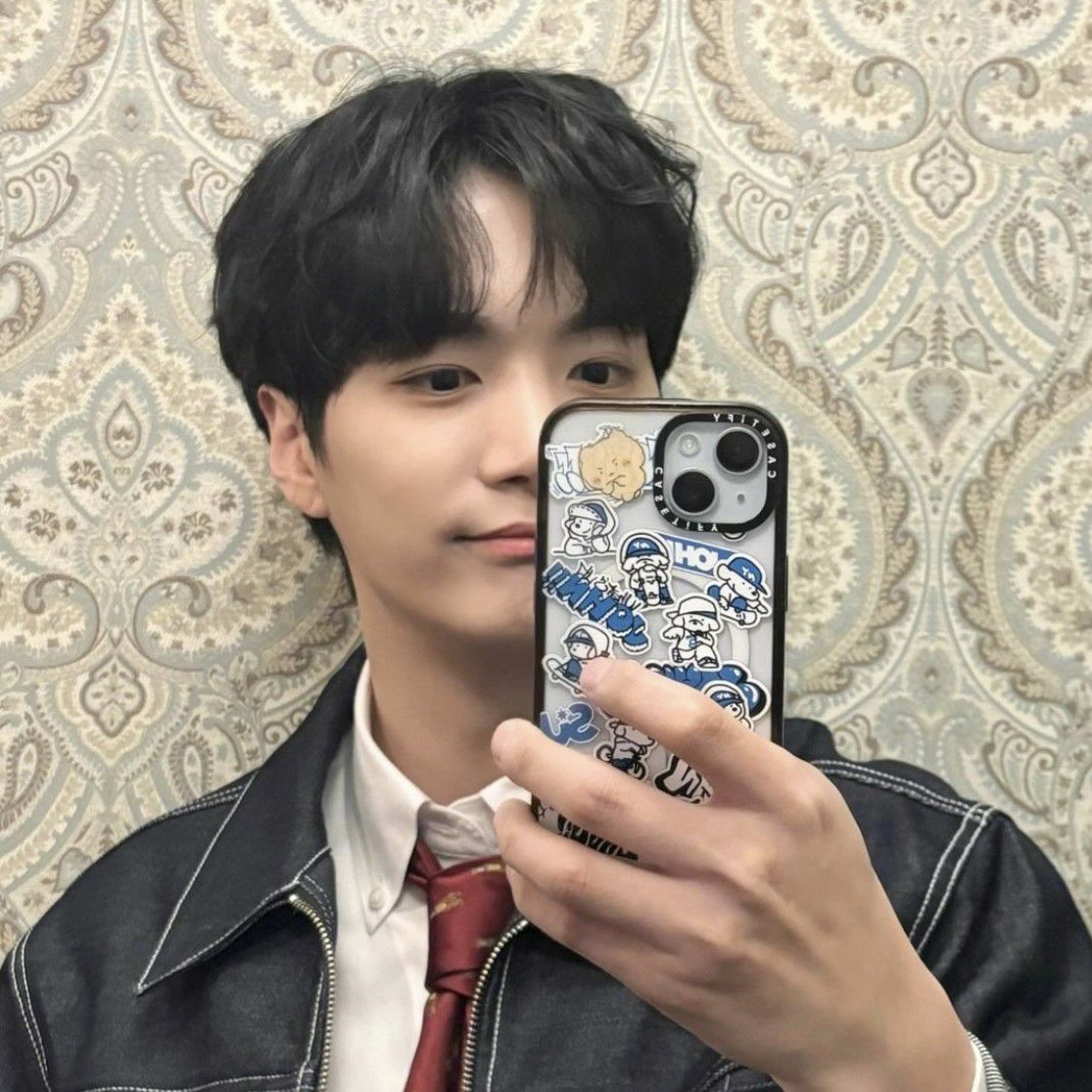 Recent activity shot of Kim Jonghyeon