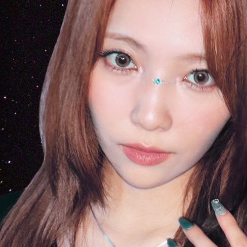Latest photo of Mayuka (NiziU)