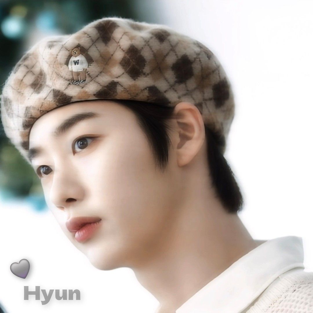 A moment captured by Hyun's fan