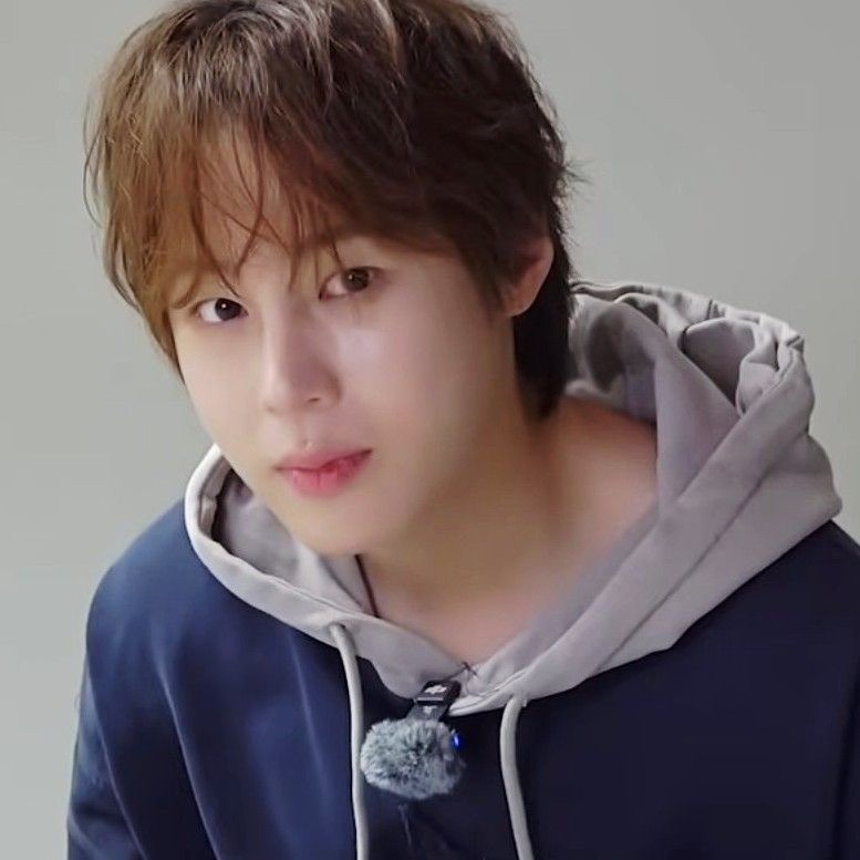 Behind-the-scenes cut of Ha Sungwoon