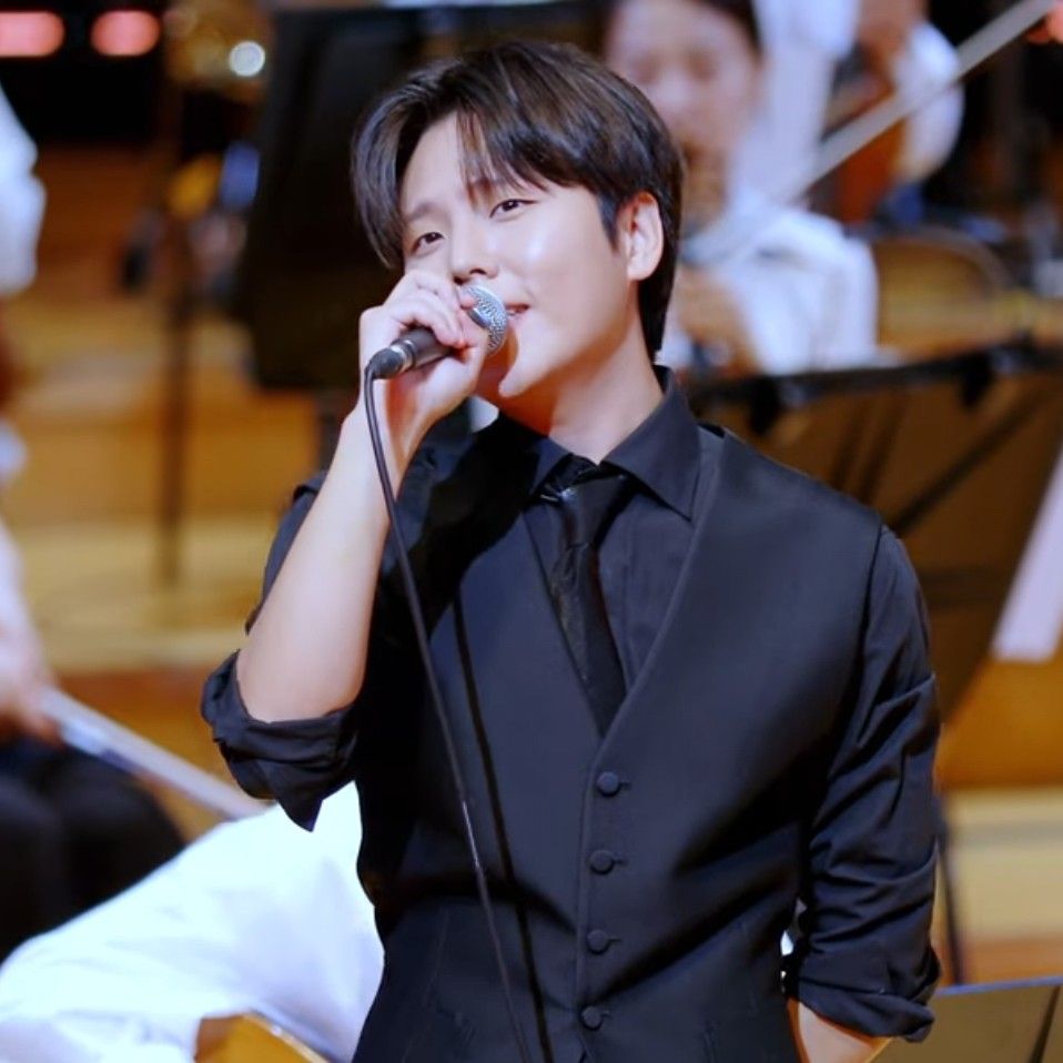 A moment captured by Jung Seunghwan's fan