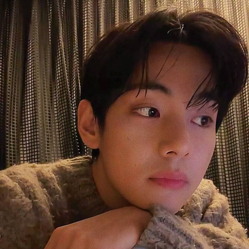 Latest photo of V (BTS)
