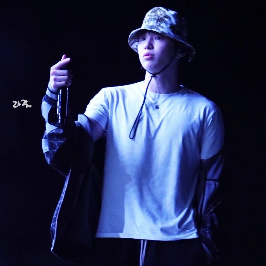 강다니엘의 비하인드 컷